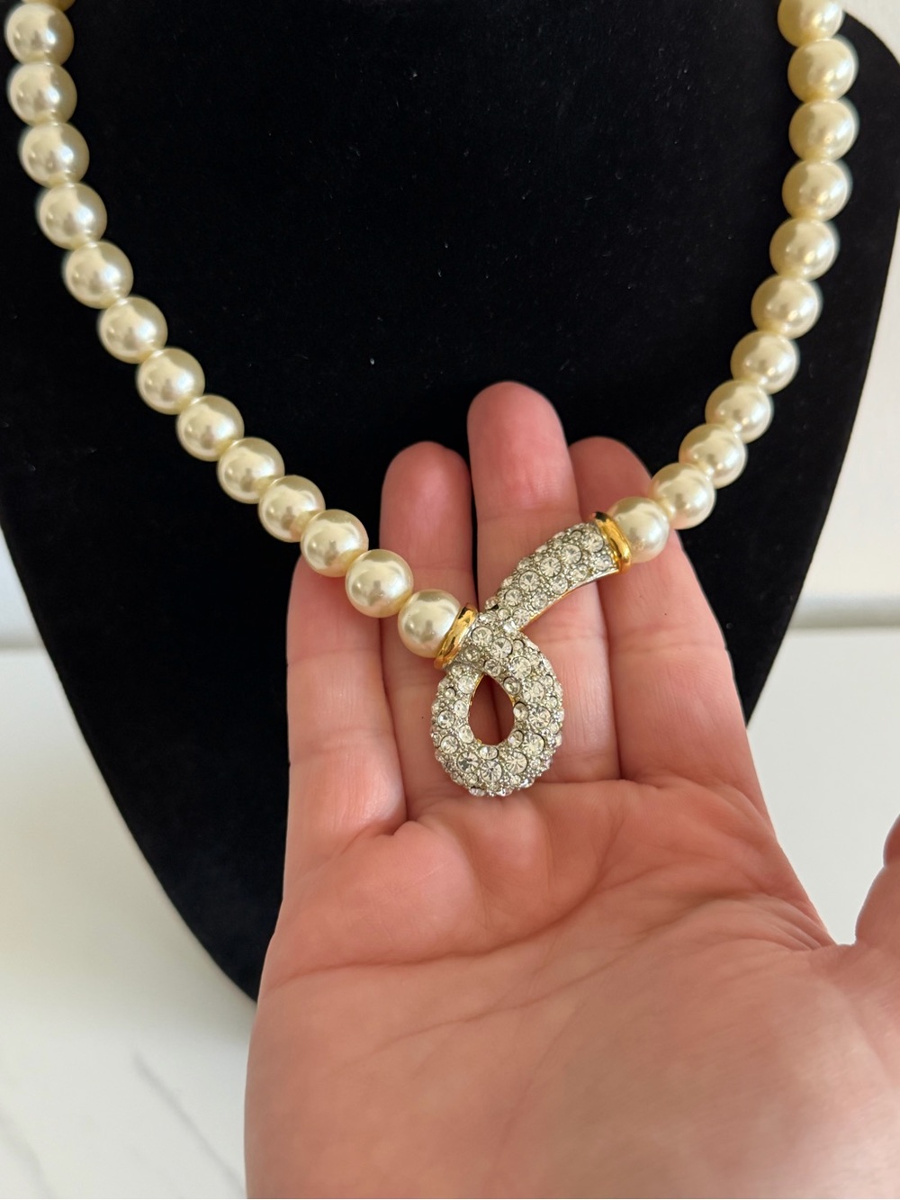Pearl Necklace with Rhinestone Loop - Picture 4 of 9
